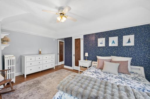 2716 E Minnehaha Parkway, Minneapolis, MN 55406