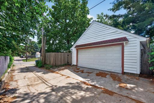 2716 E Minnehaha Parkway, Minneapolis, MN 55406