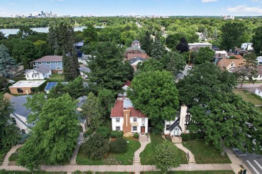 2716 E Minnehaha Parkway, Minneapolis, MN 55406