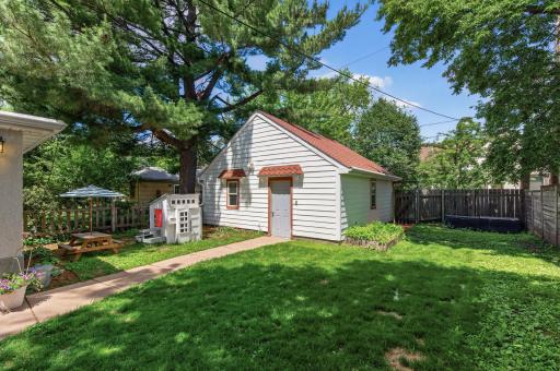 2716 E Minnehaha Parkway, Minneapolis, MN 55406