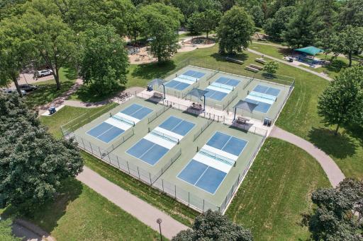 2716 E Minnehaha Parkway, Minneapolis, MN 55406