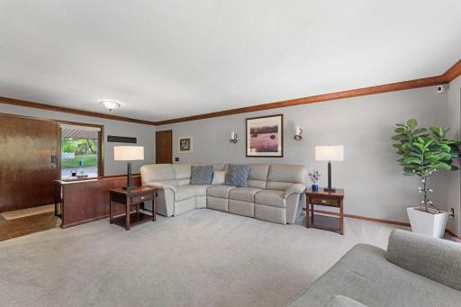 1345 Broadview Avenue, Chaska, MN 55318