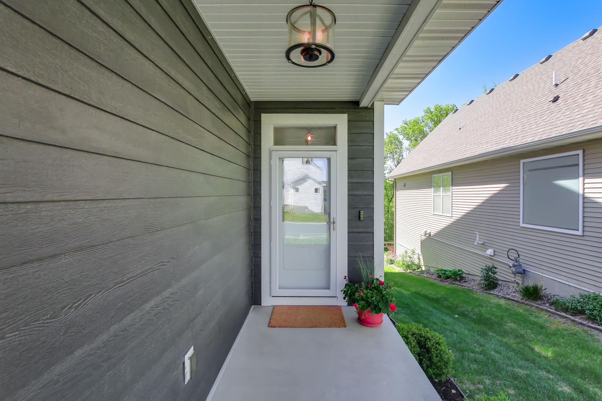 13ft front porch, peaceful sitting area
