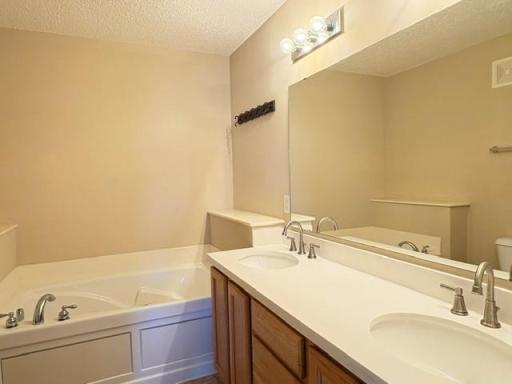 2500 Yellowstone Drive, 86, Hastings, MN 55033