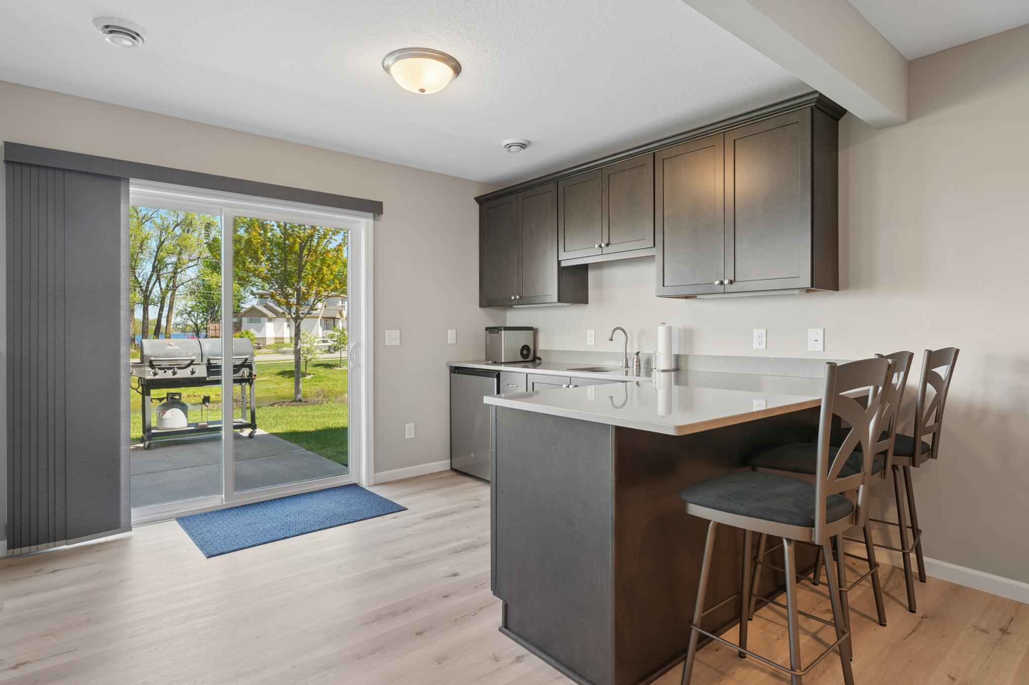 Lower Level Full Wet Bar