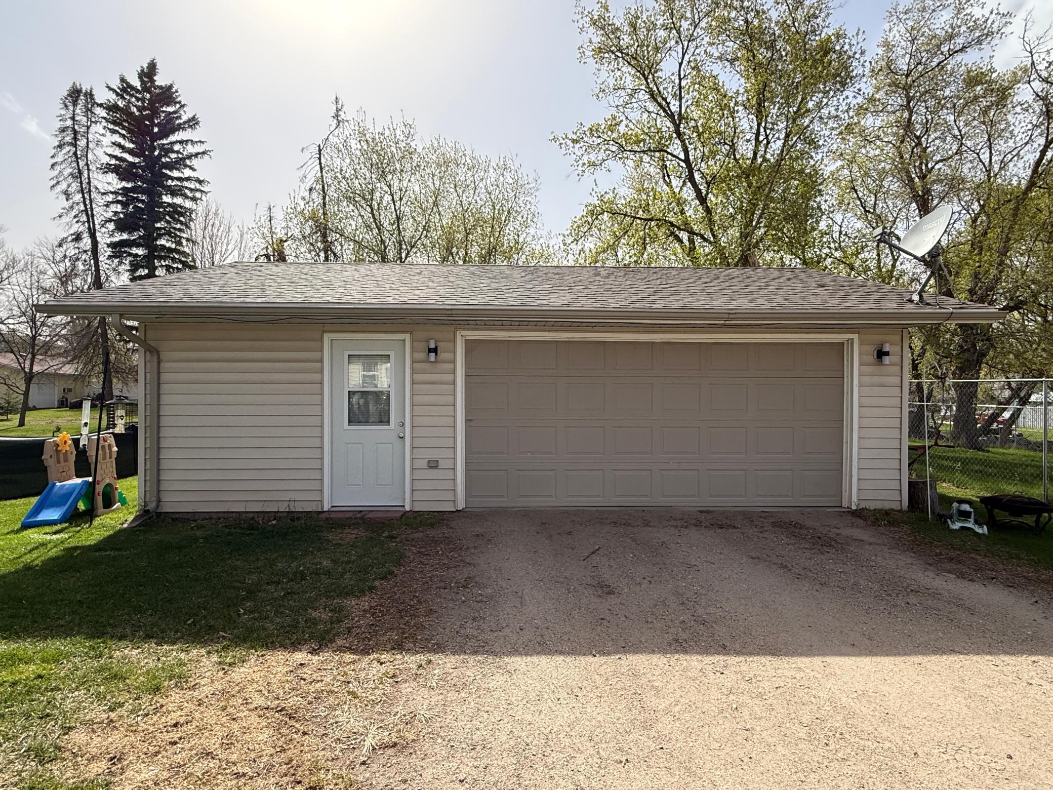 Detached garage