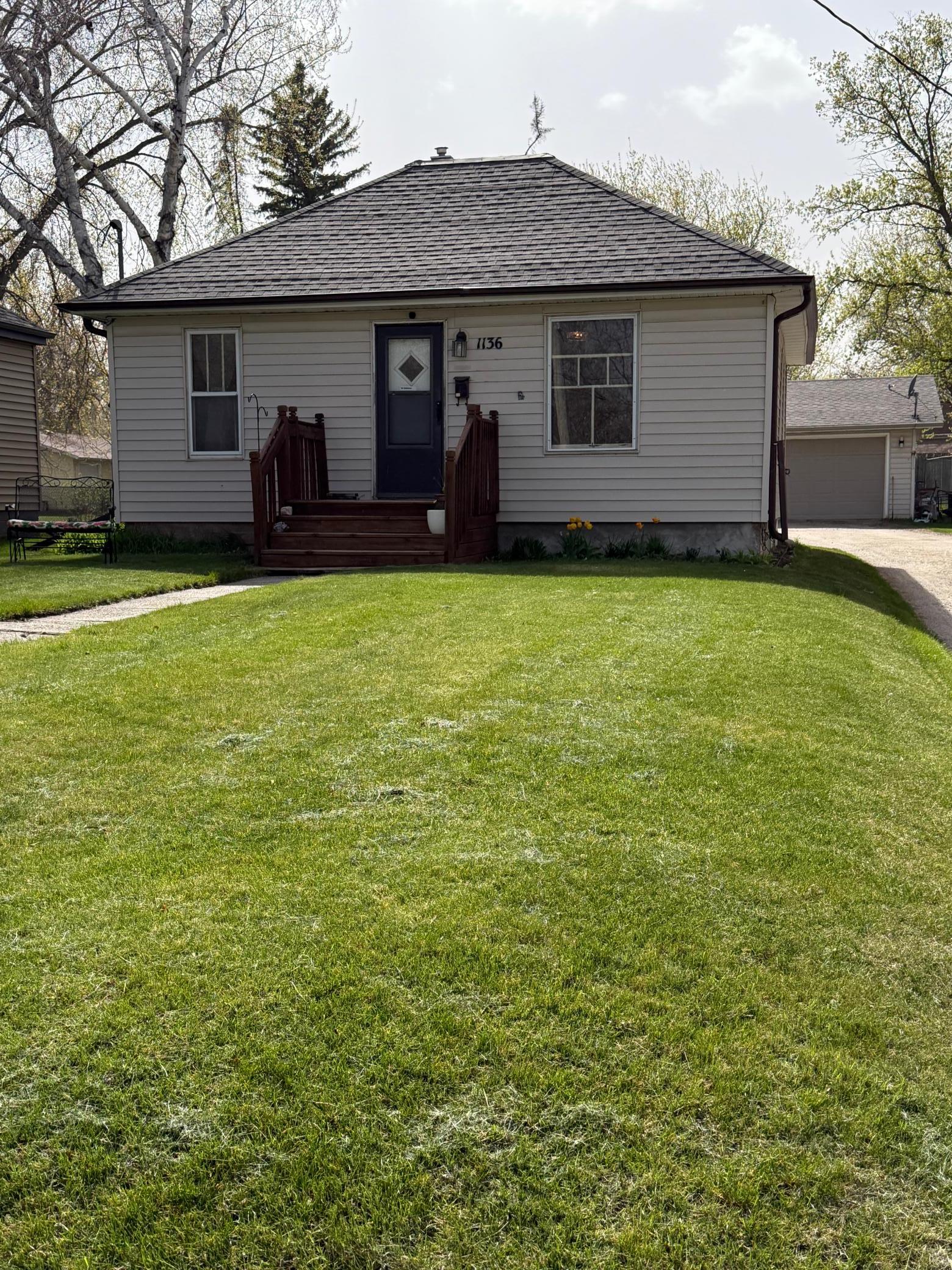 1136 West Ave