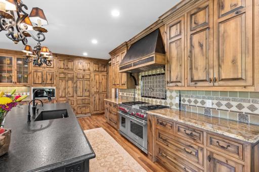 6823 Alpine Trail, Eden Prairie, MN 55346