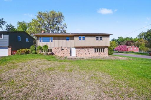 2000 Westview Drive, Hastings, MN 55033