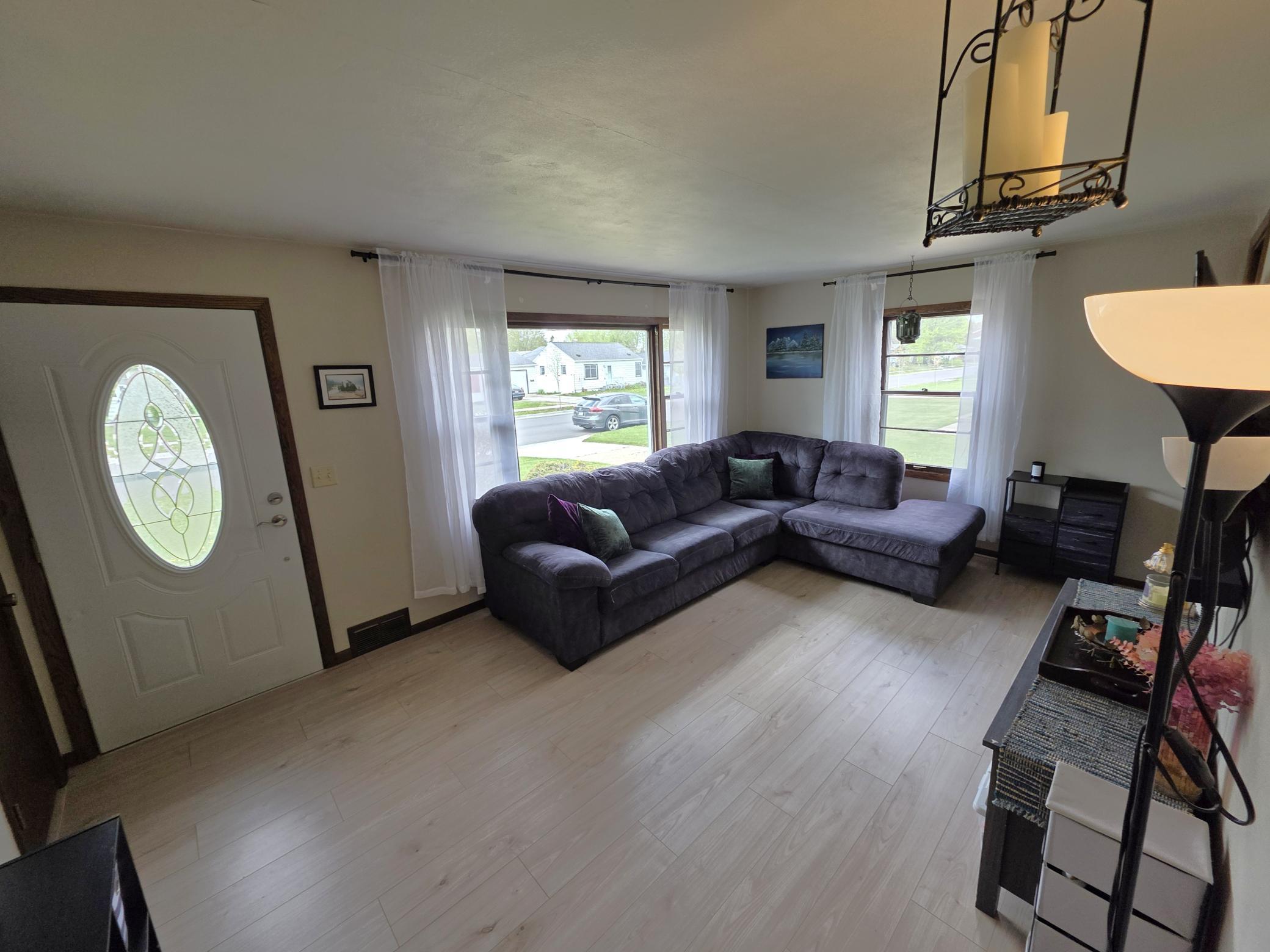 16 Living Room.jpg