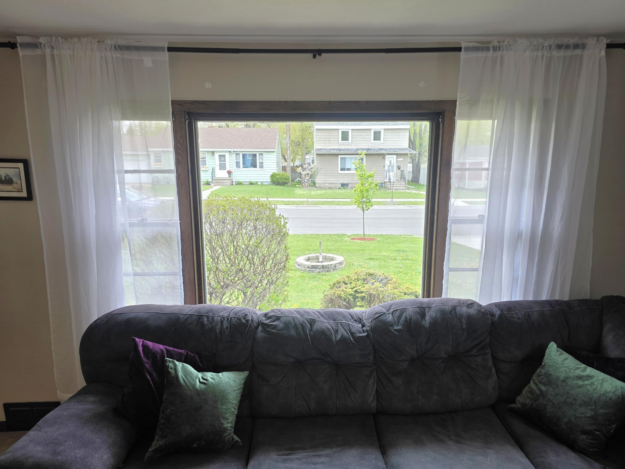 17 Living Room Bay Window.jpg