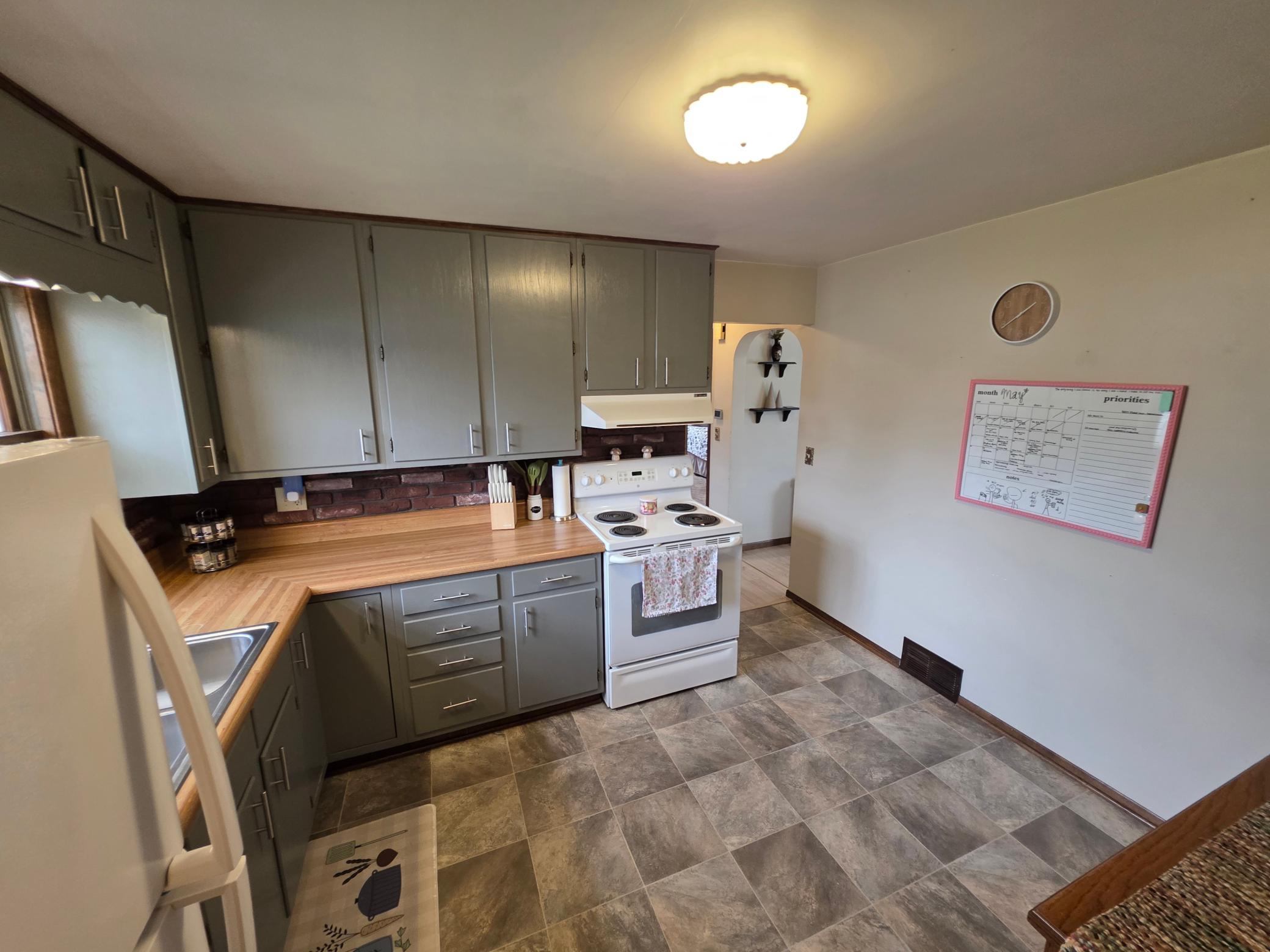 5 Kitchen.jpg