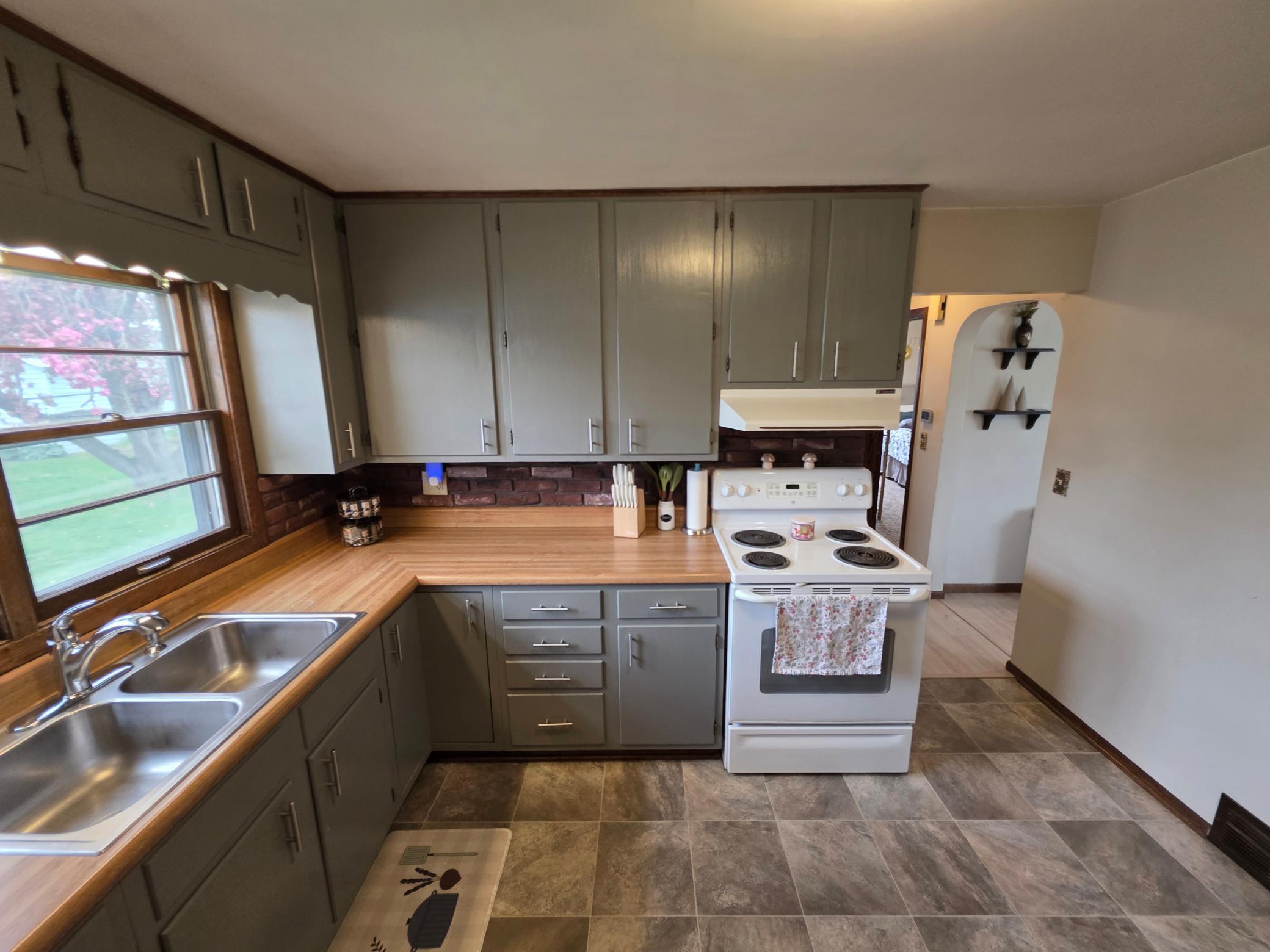 7 Kitchen.jpg