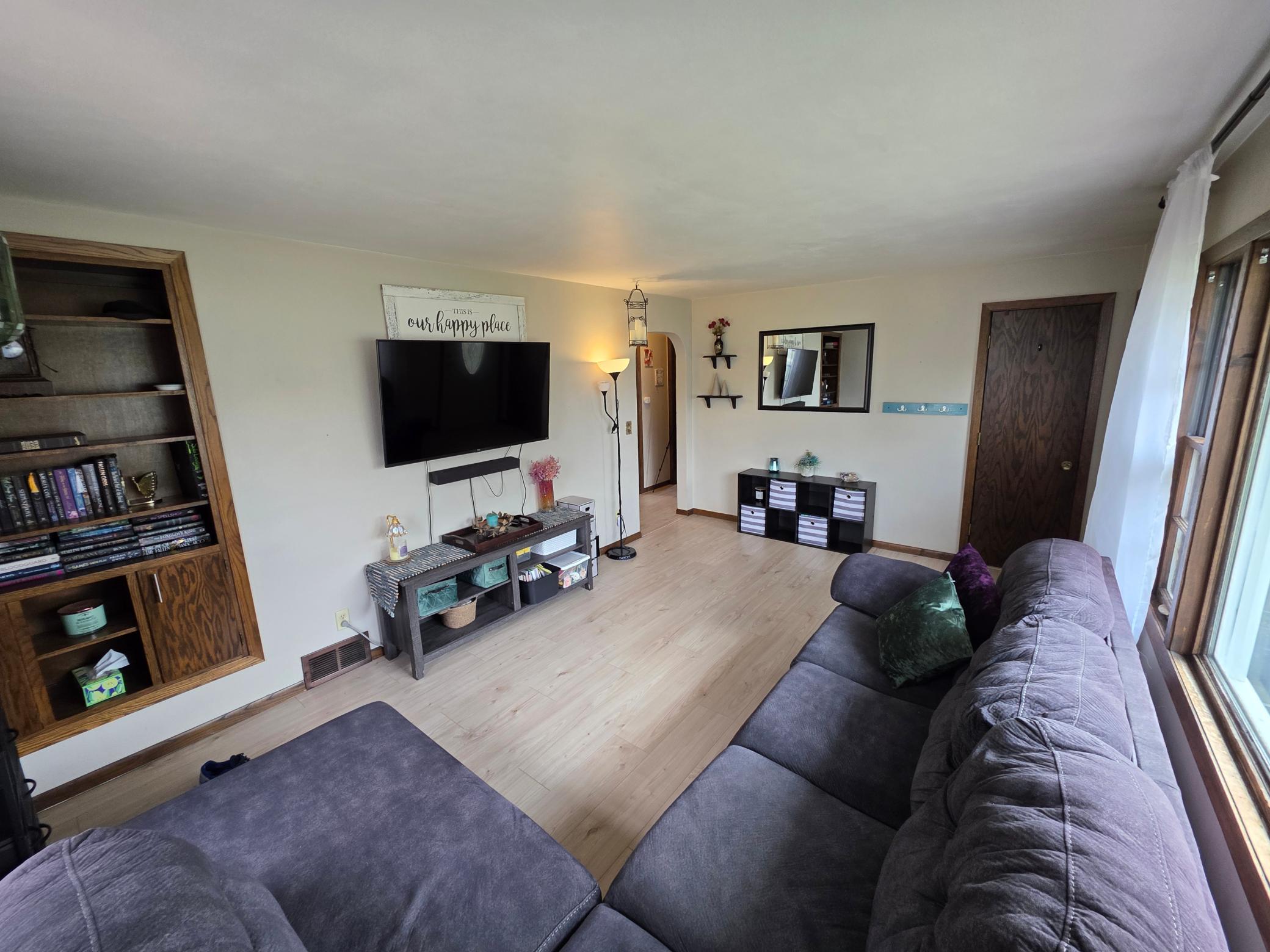 18 Living Room.jpg