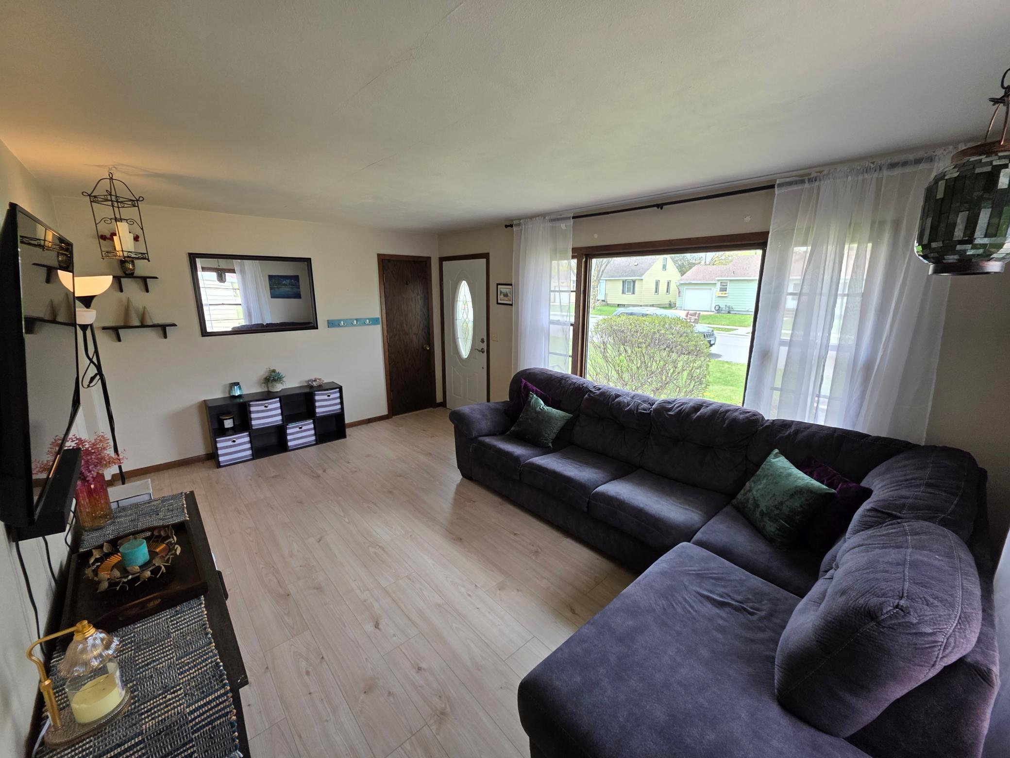 19 Living Room.jpg