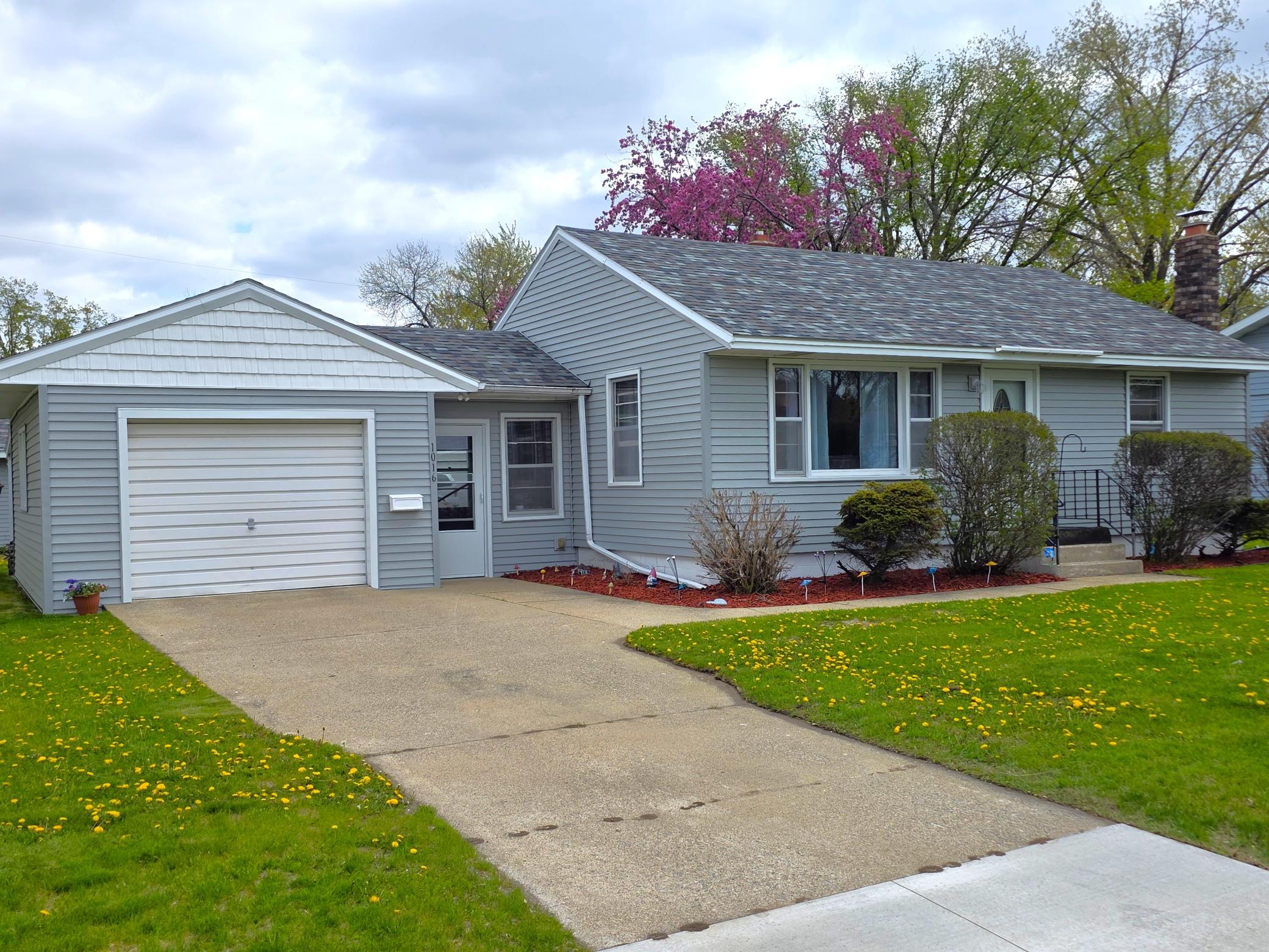 49 1016 32nd Ave N.jpg