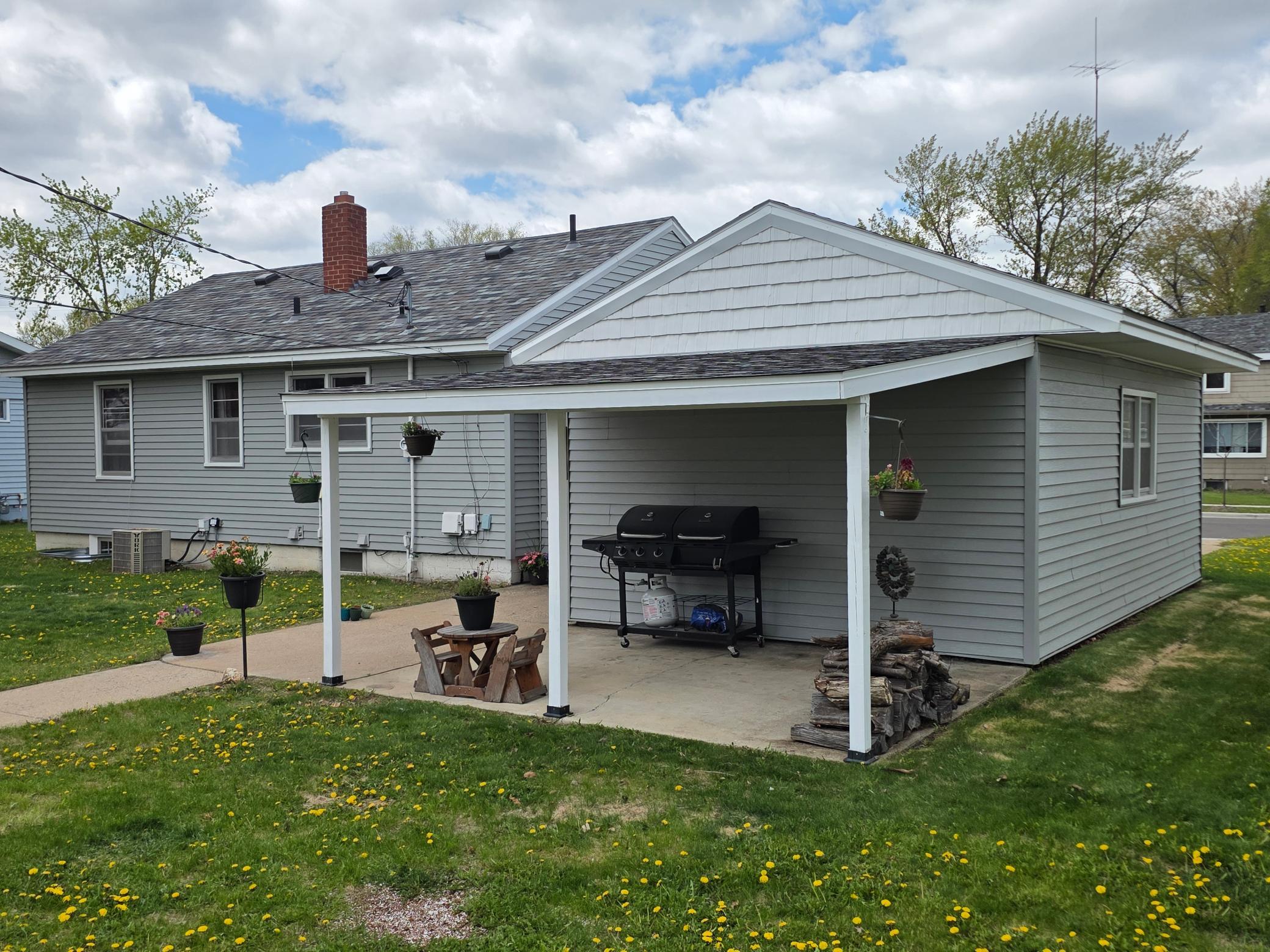 15 Covered Patio.jpg