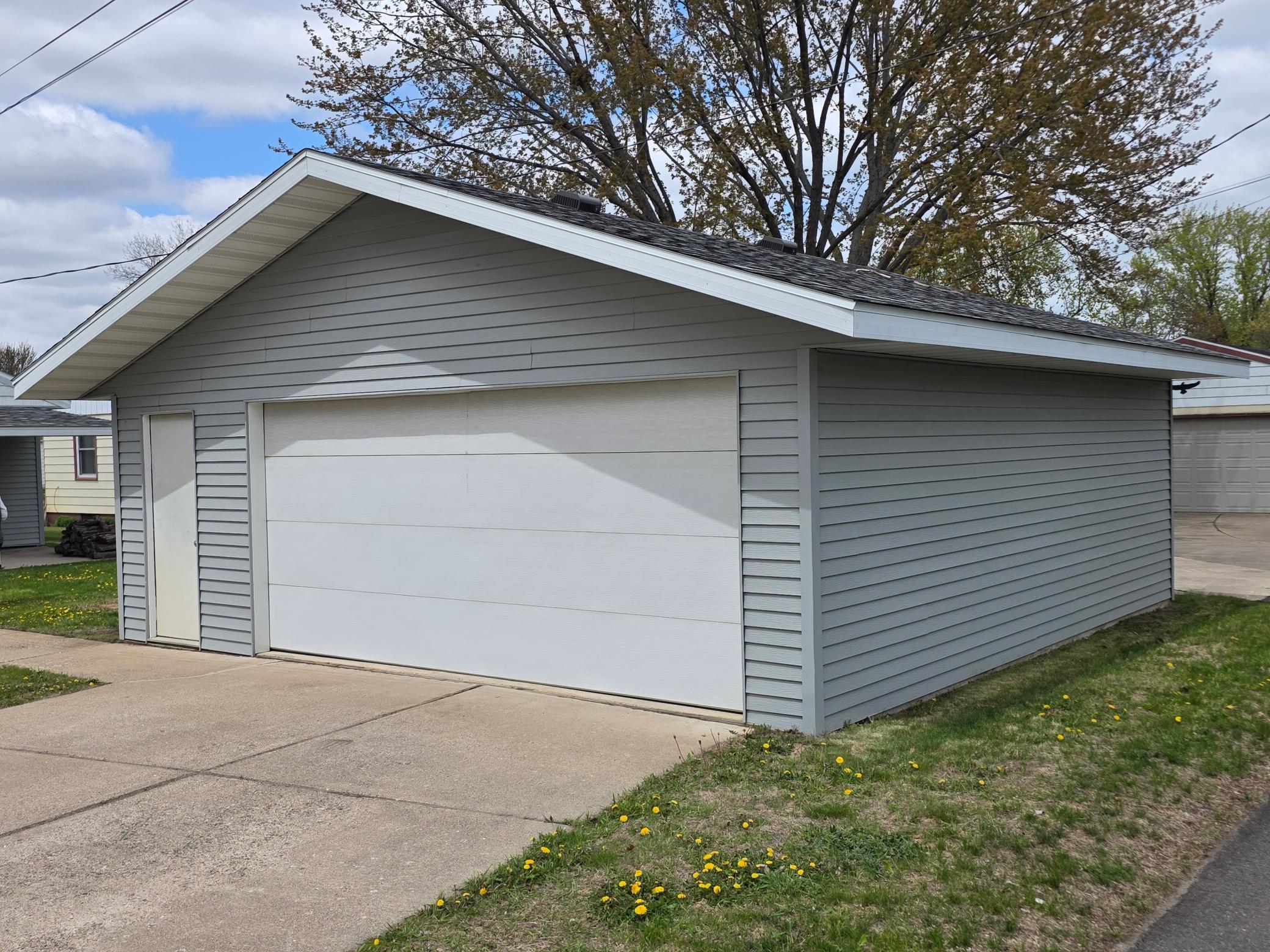 13 Two Car Garage Detatched.jpg