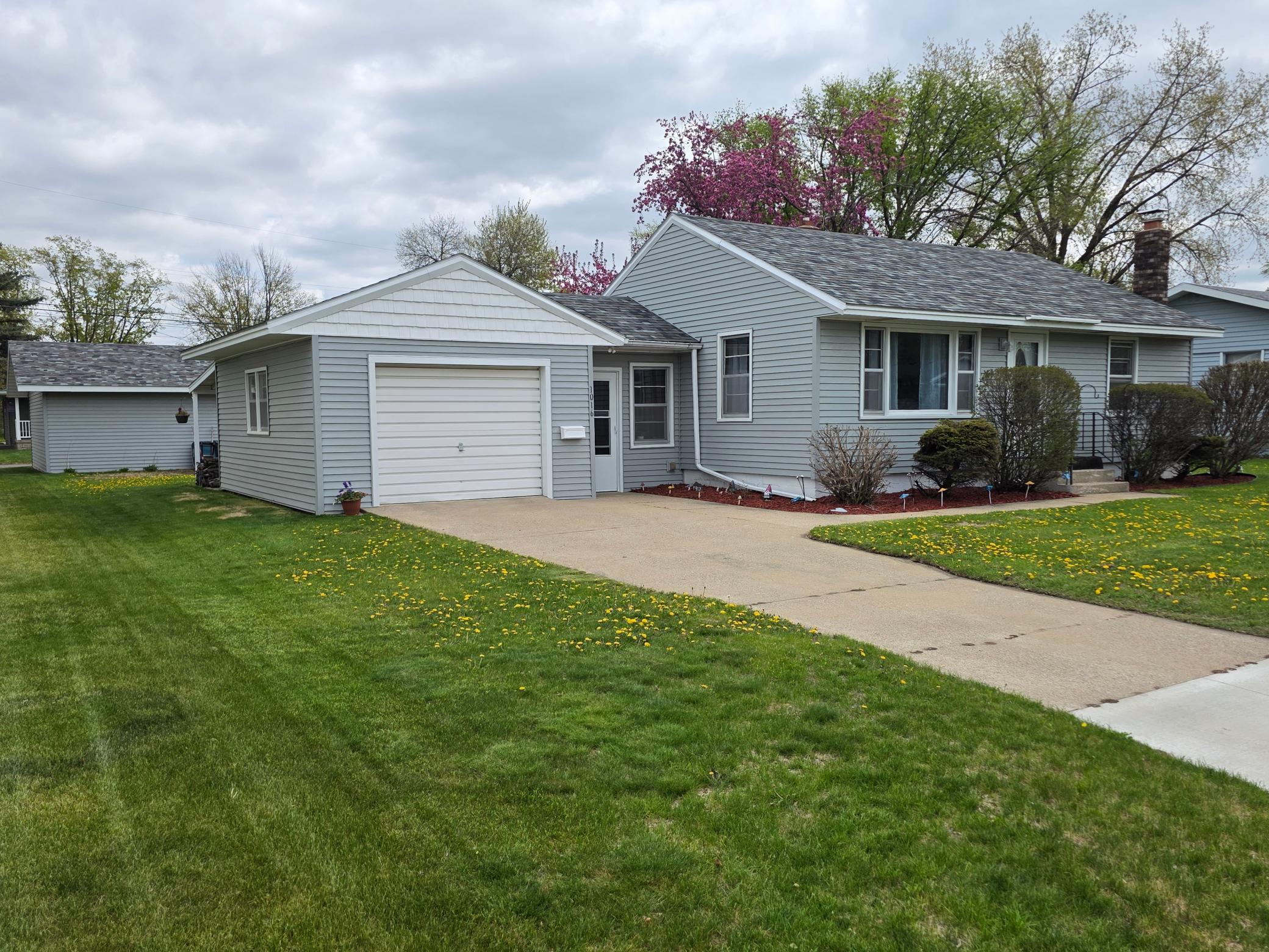 2 Front of House.jpg