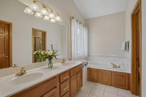 44-web-or-mls-Shenandoah Ln-S1205-034.jpg