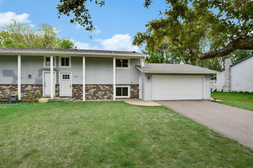 VERY Spacious 3 BR (could be 4 BR) twinhome in CLOSE-IN Eden Prairie- ideal quiet location.