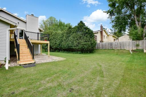 Here's another shot of the yard. Twin Home - the yard is so sweet.
