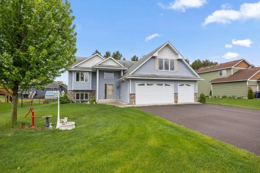 8707 Preserve Boulevard N, Chisago City, MN 55013