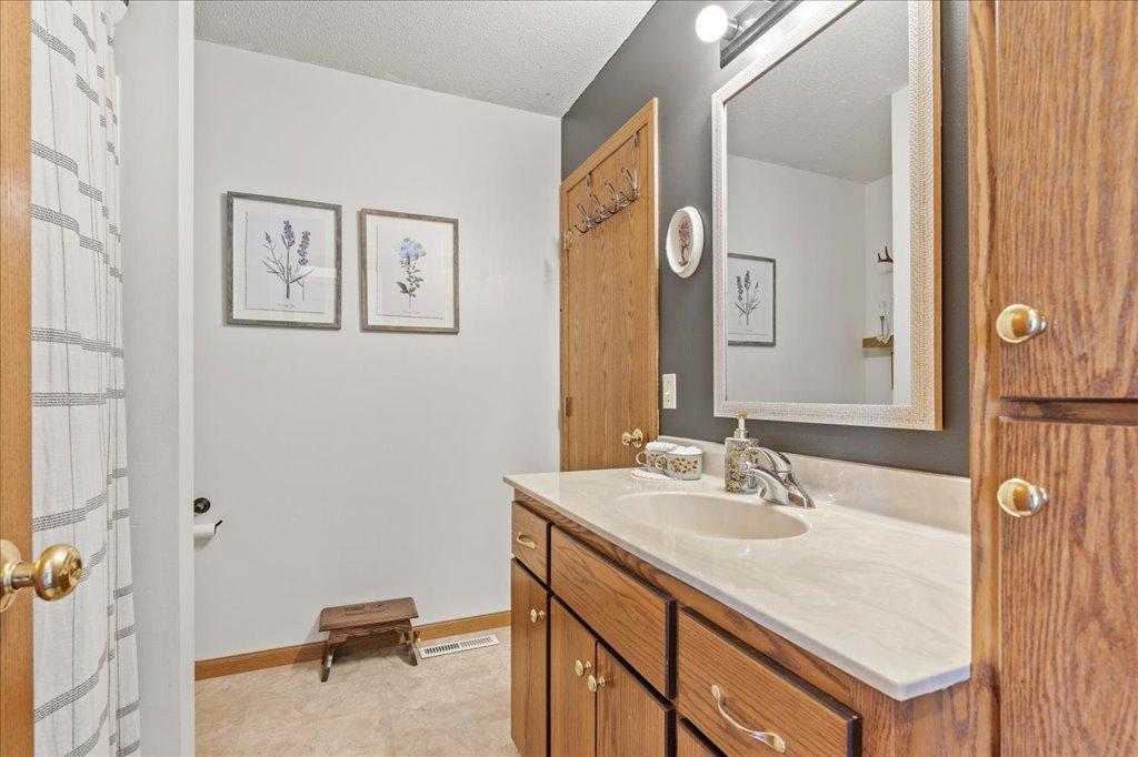 Walk through Full Bath