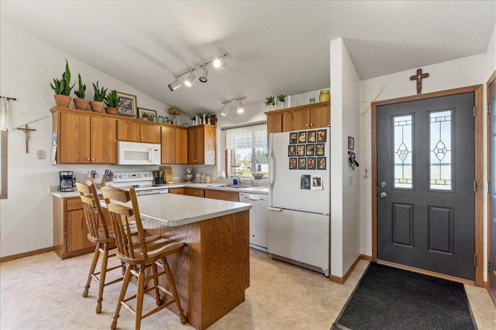 Entryway/Kitchen
