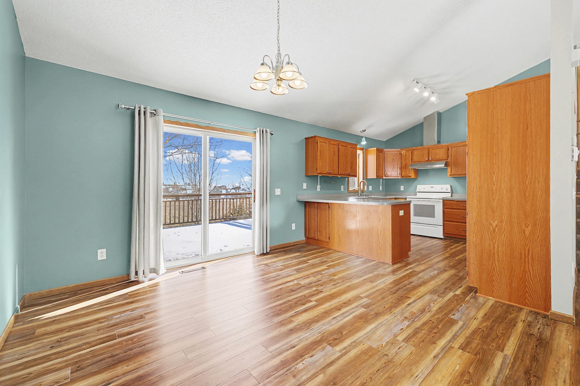 So much natural light throughout