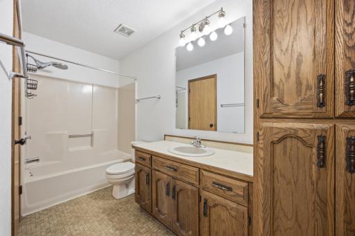 1908 20th Avenue S, Fargo, ND 58103