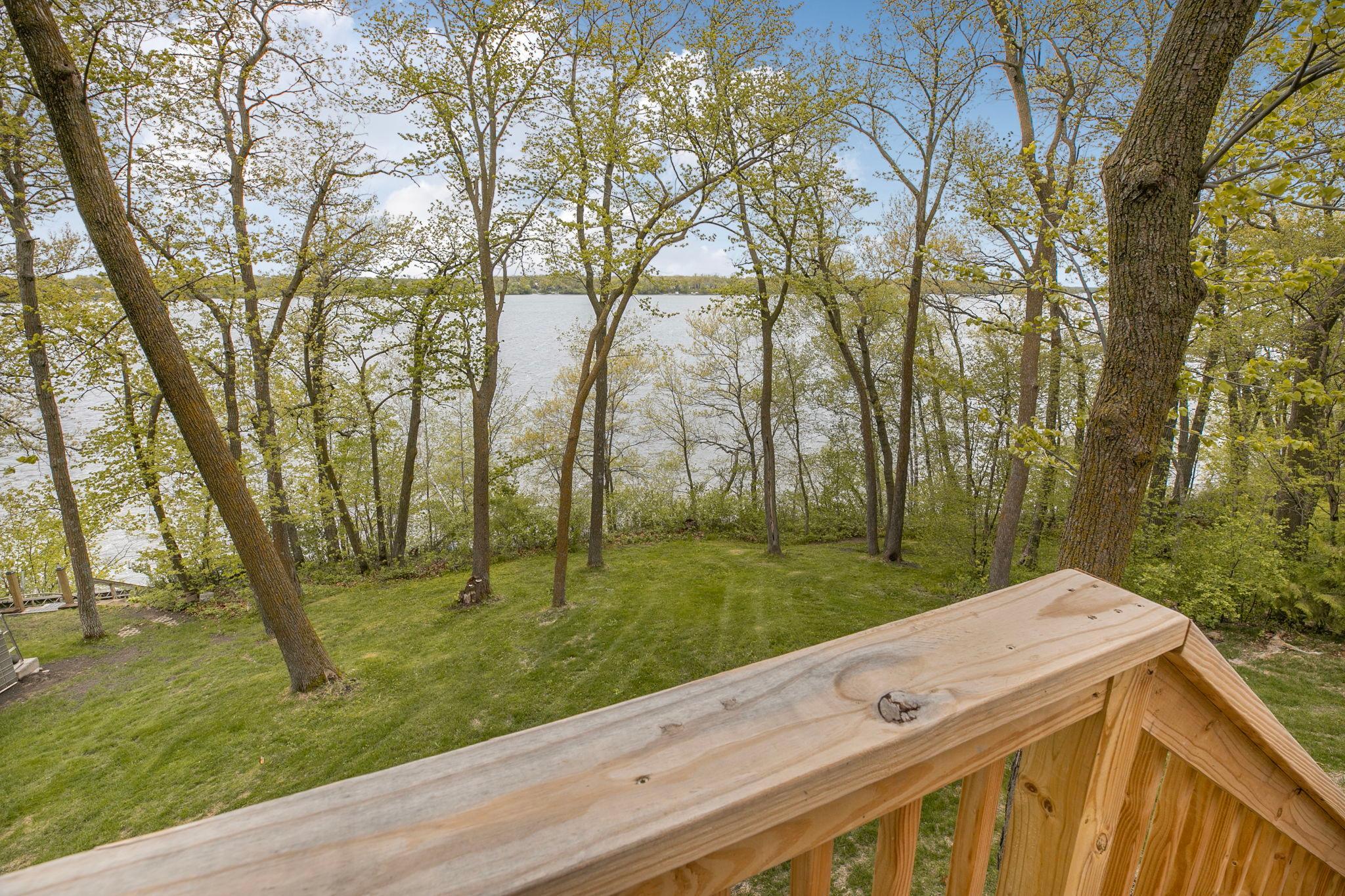208 Ft of lake shore