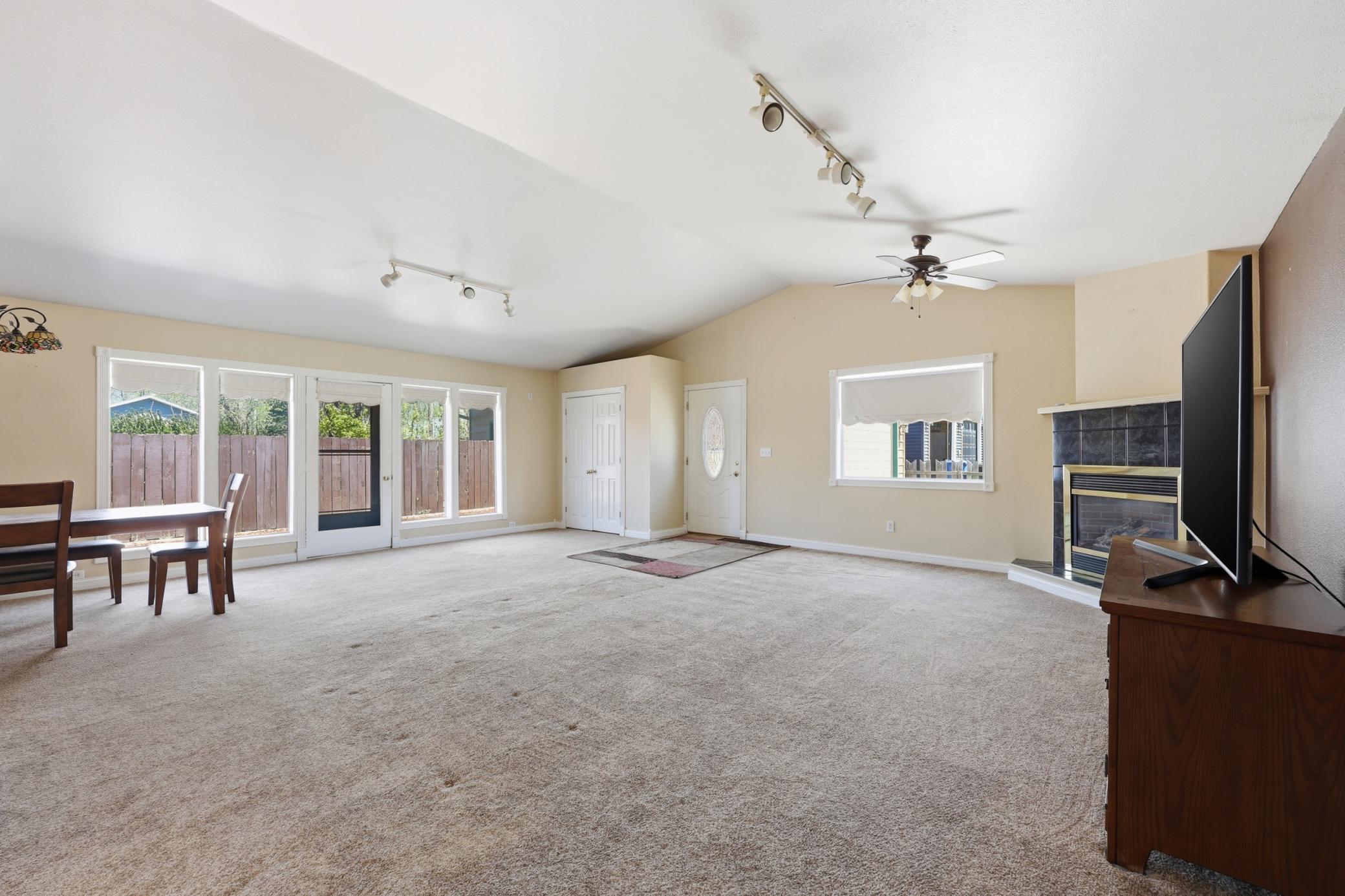 718 living room and access to detached garage