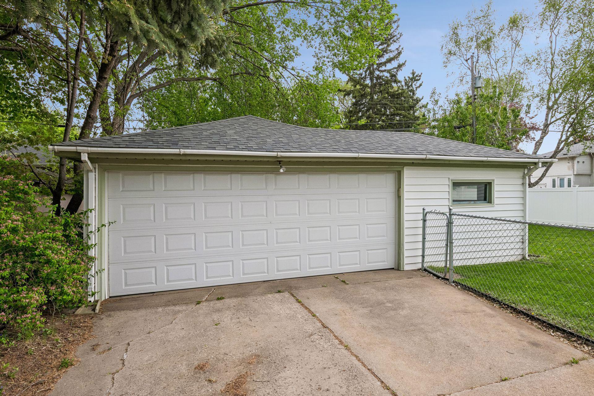 Detached Garage