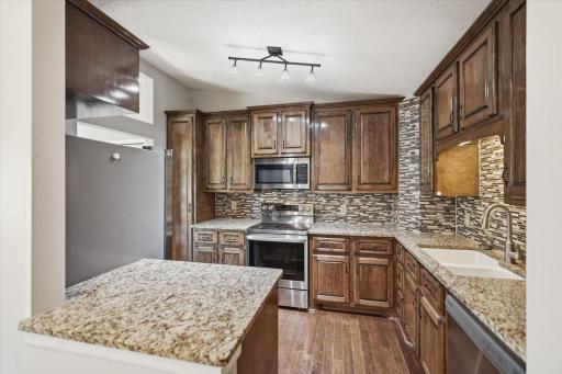 Nice extended countertop for food prep.jpg