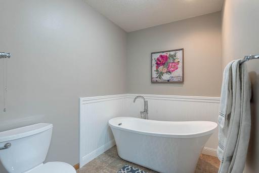 305 Chancery Lane, Mankato, MN 56001