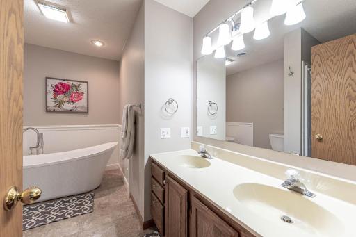 305 Chancery Lane, Mankato, MN 56001
