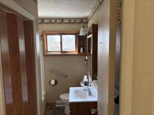 408 E 32nd Street, Hibbing, MN 55746