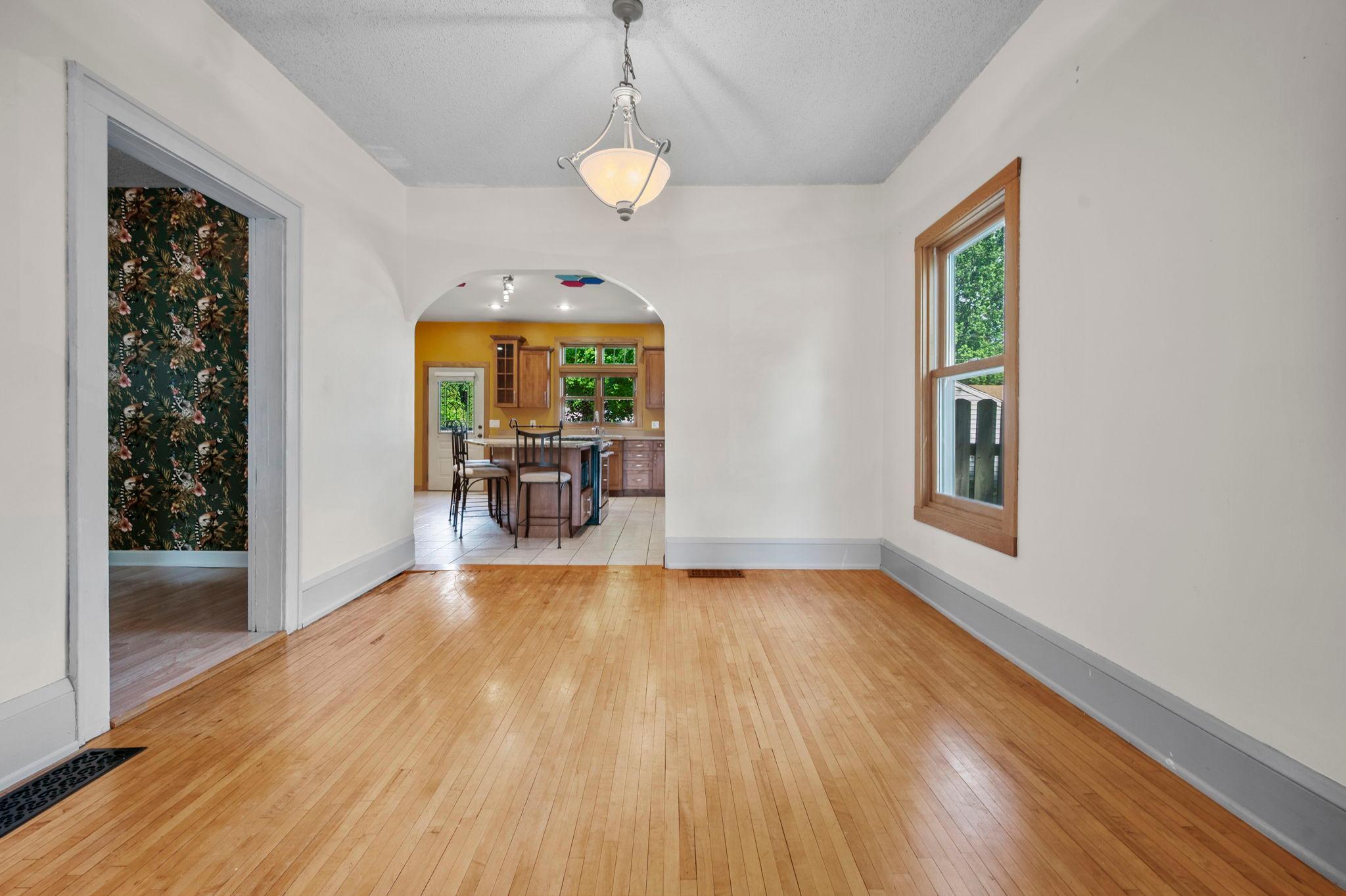 Dining into Kitchen