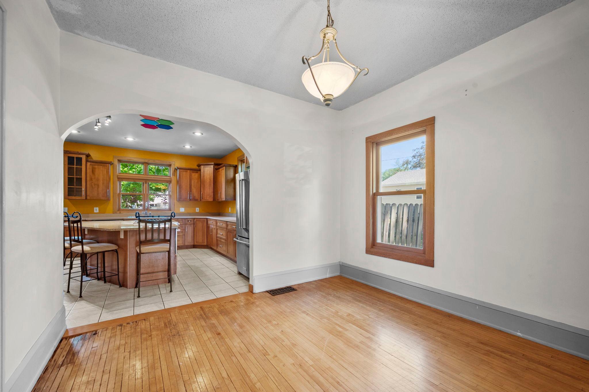 Dining into Kitchen