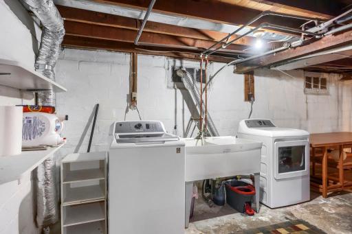 lower level laundry with plenty of space