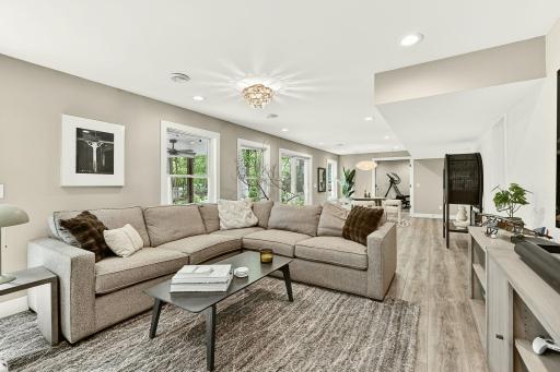 1147 Chippewa Drive NW, Rochester, MN 55901