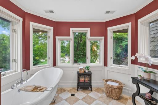 What s not to love about taking a relaxing bath, surrounded by exterior nature beauty