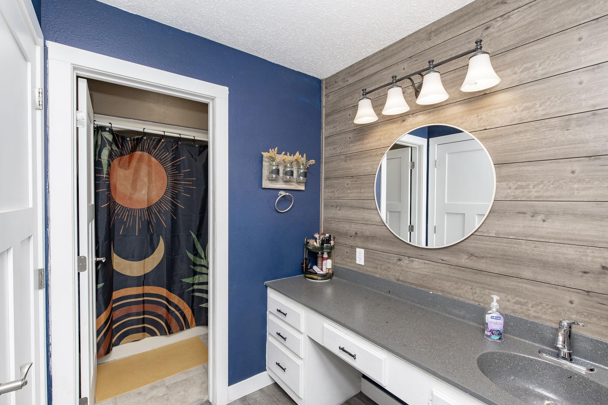 Upper Level Full Bath
