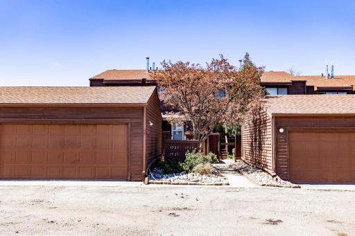1721 42nd Street S, Fargo, ND 58103