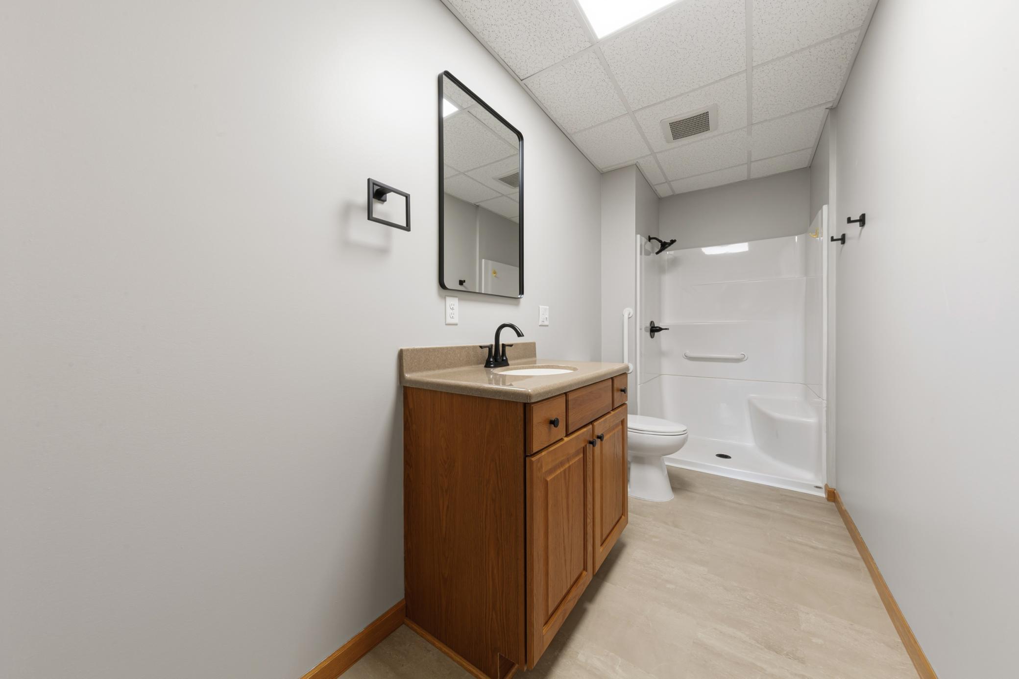47_38 bathroom_lower.jpg