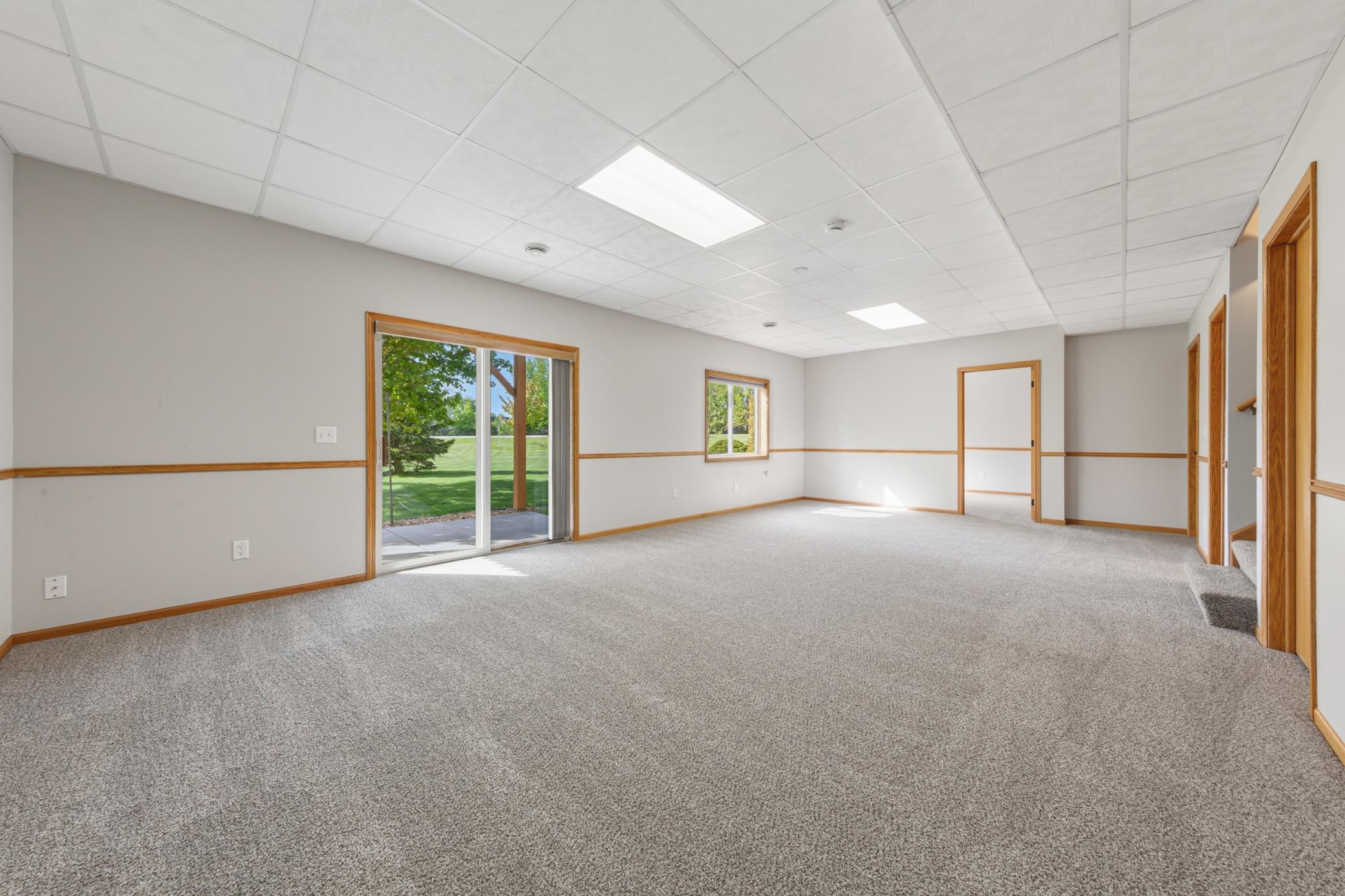 45_36 family room_lower.jpg