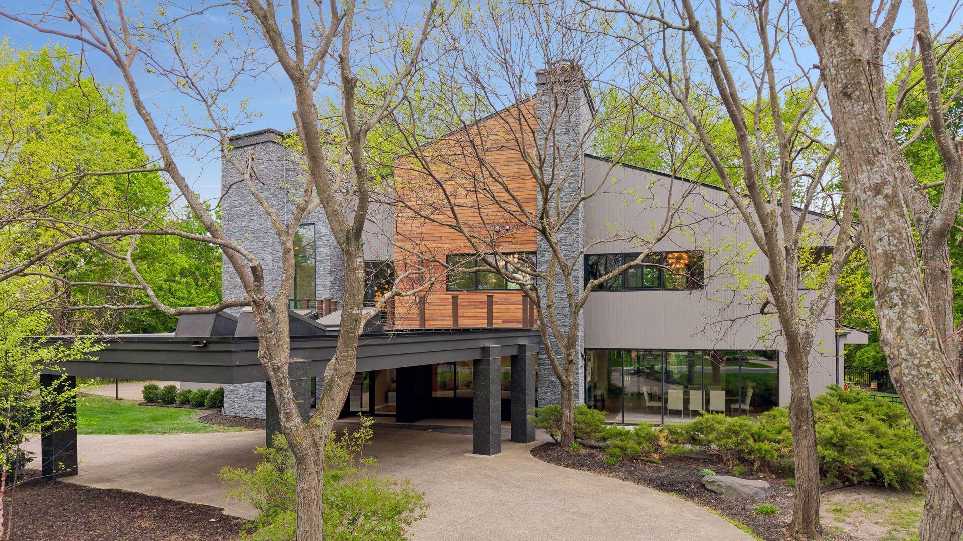 This property is minutes from the shopping, dining, and charm of downtown Excelsior. Located in award-winning Minnetonka School District.