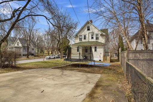 572 Ottawa Avenue, Saint Paul, MN 55107