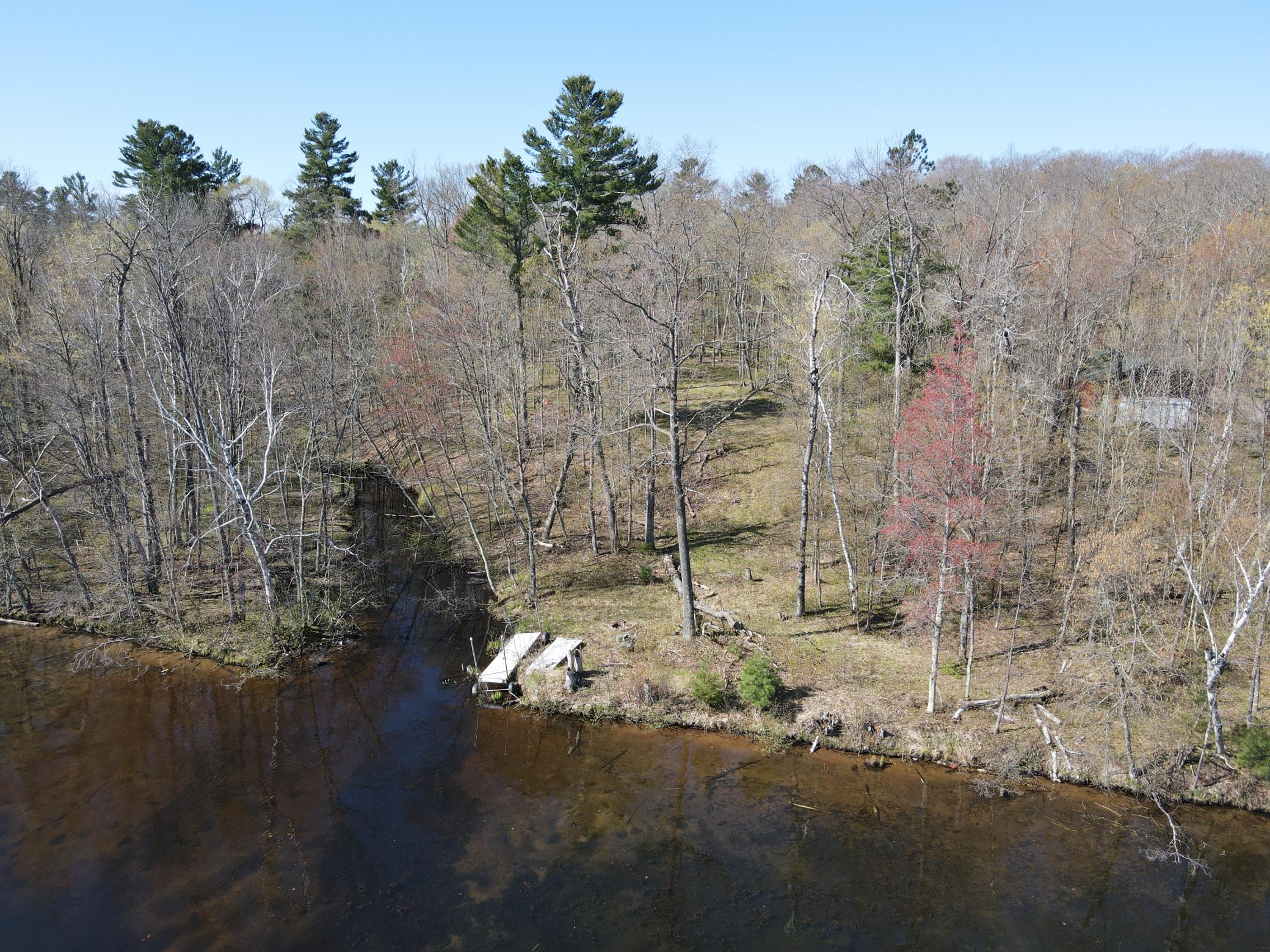 Gentle slope to the lake